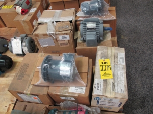 LOT (6) TO INCLUDE: (1) MOTOR, ELECTRIC TYPE, 1/2 HORSEPOWER, 1725 RPM, FB56 FRAME, 2.2/1.1 AMPS, CONT. DUTY, 1.15 SERVICE FACTOR. PART # P56H3822M-PL, (2) MOTOR, ELECTRIC TYPE, 1.2 HORSEPOWER, 115VAC ELEC RATING, 1725 RPM, 56CZ FRAME, 16.8 AMPS, 12 MIN TIME RATING DUTY, 1.0 SERVICE FACTOR. FOR THERN HOIST MODEL 4771AC, PART # B1694, (1) MOTOR, ELECTRIC TYPE, 1/2 HORSEPOWER, 460VAC 3 PHASE 60HZ ELEC RATING, 1800 RPM, 143T FRAME, 1.0 AMPS, TEFC ENCLOSURE, CONTINUOUS DUTY, 1.15 SERVICE FACTOR, 7/8" DIAMETER SHAFT. PART # 1H8952, (2) MOTOR, ELECTRIC TYPE, 1/3 HORSEPOWER, 208/230 VAC 60 HZ ELEC RATING, 1075 RPM, 2.4 AMPS, 1/2" DIA X 6" LG SHAFT. REVERSIBLE FOR AIR CONDITIONER CONDENSER FAN (W-44) LOADING & HANDLING FEE $15-
